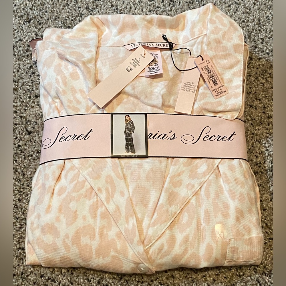Brand New with Tags! Victoria’s Secret 2 Piece Women’s Flannel PJ Set - XL